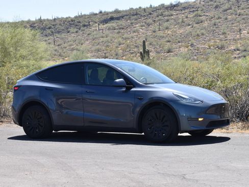 Used 2021 Tesla Model Y Long Range AWD/4WD image 3