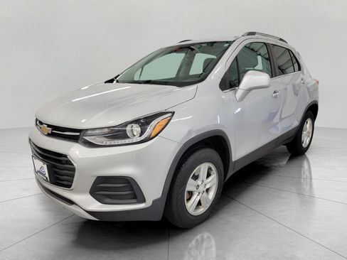 Used 2020 Chevrolet Trax LT w/ Driver Confidence Package AWD/4WD image 12