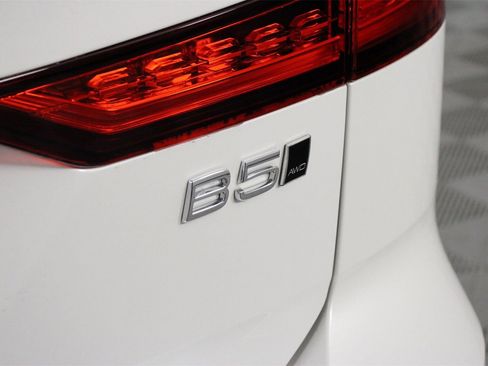 Certified 2025 Volvo V60 B5 Cross Country Plus image 20