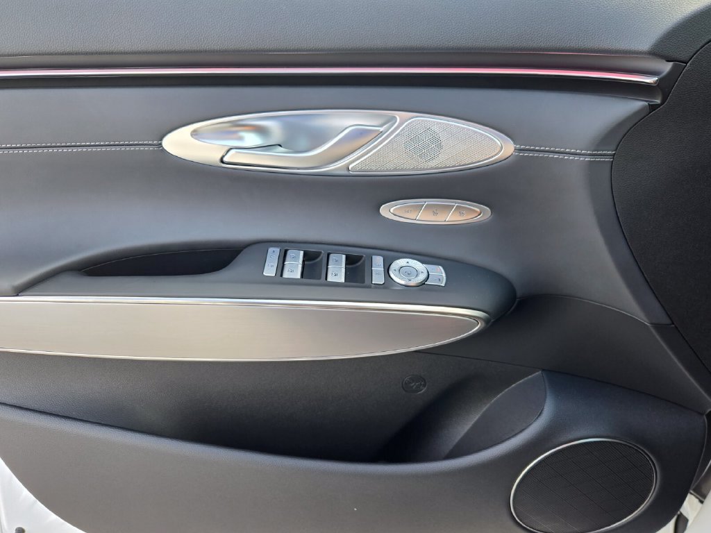 New 2027 Genesis GV70 2.5T Select AWD/4WD image 13