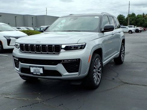 New 2026 Jeep Grand Cherokee Summit AWD/4WD image 2