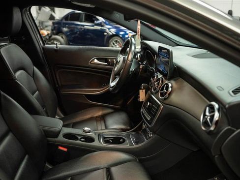 Used 2018 Mercedes-Benz GLA 250 w/ Convenience Package image 13