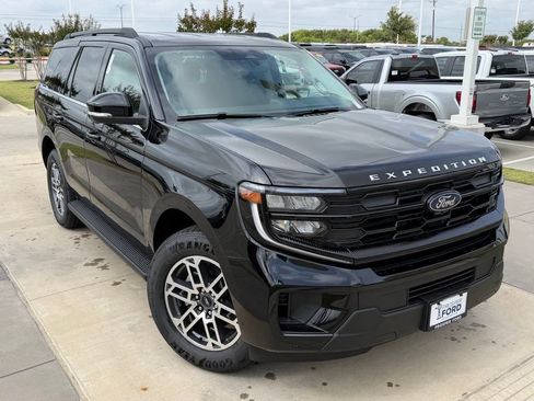 New 2026 Ford Expedition Active RWD image 3
