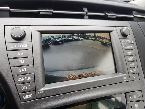 Used 2015 Toyota Prius Four w/ Deluxe Solar Roof Package image 27