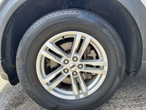 Used 2022 Ford Explorer XLT w/ Equipment Group 202A AWD/4WD image 20