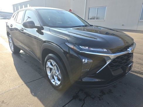 Certified 2025 Chevrolet Trax LS w/ LS Convenience Package image 3