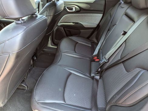 Used 2025 Jeep Compass Latitude image 28