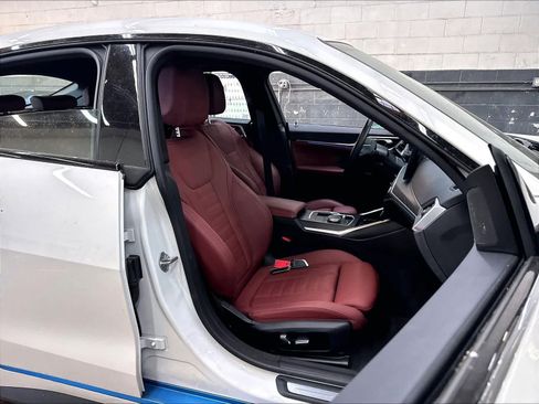 Used 2023 BMW i4 eDrive35 RWD image 10