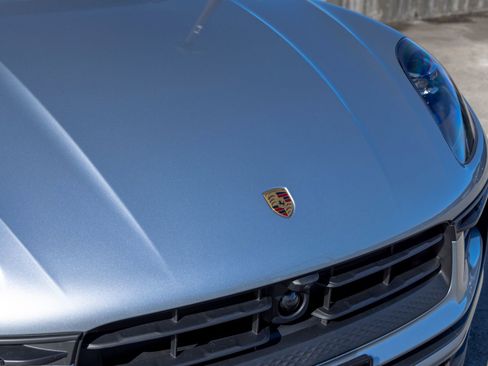 Certified 2025 Porsche Macan AWD/4WD image 15