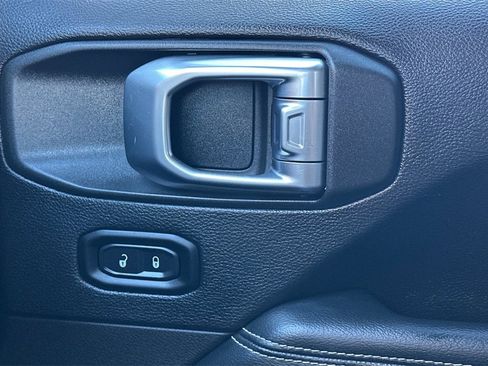 Used 2019 Jeep Wrangler Unlimited Sahara w/ Quick Order Package 24M Moab image 31