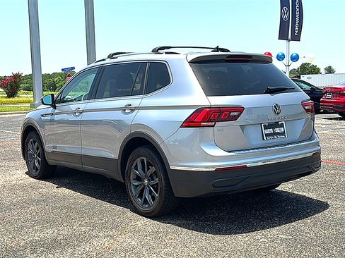 Used 2023 Volkswagen Tiguan SE FWD image 6