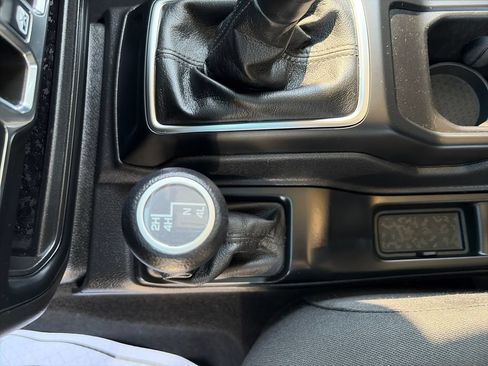 Used 2023 Jeep Gladiator Sport AWD/4WD image 24