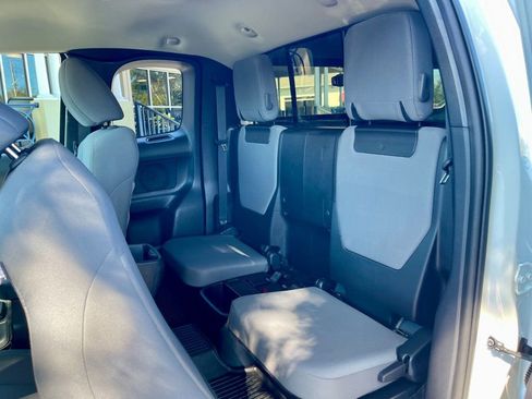 Used 2019 Toyota Tacoma SR image 12