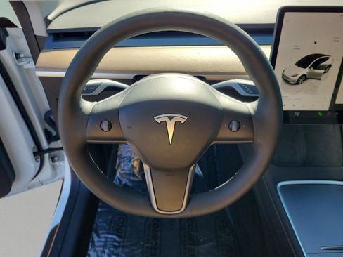 Used 2024 Tesla Model Y Long Range image 18