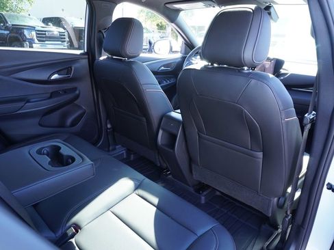 Certified 2025 Buick Envista Avenir image 10