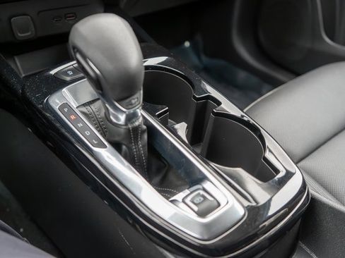 Used 2024 Chevrolet Trax ACTIV w/ Driver Confidence Package image 32