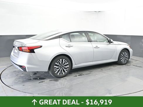 Used 2023 Nissan Altima 2.5 SV FWD image 4