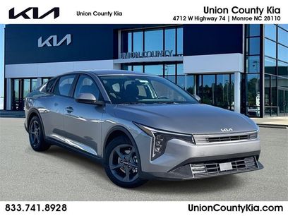 New 2025 Kia K4 LXS
