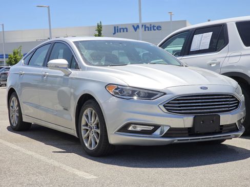Used 2017 Ford Fusion Energi Titanium FWD image 2