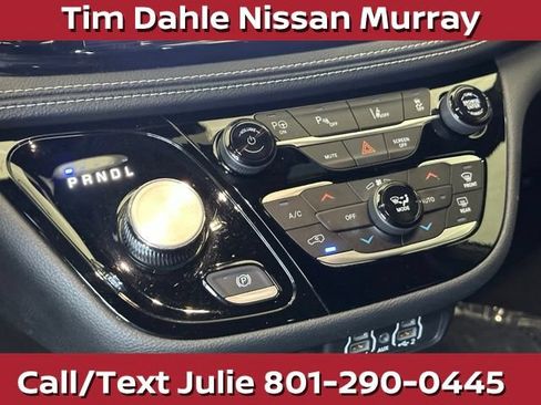 Used 2024 Chrysler Pacifica Limited FWD image 29
