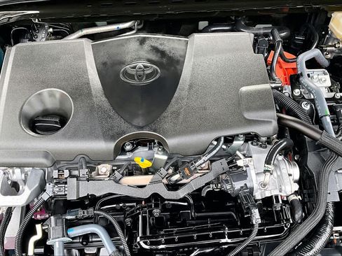 Used 2025 Toyota Camry LE w/ Convenience Package FWD image 32