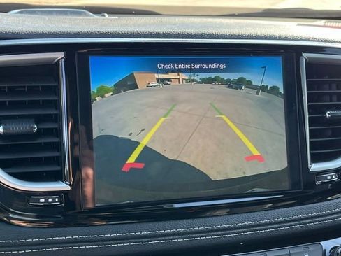 Used 2025 Chrysler Pacifica Select w/ Uconnect Theater Family Group FWD image 20