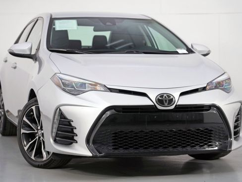Used 2018 Toyota Corolla SE image 2