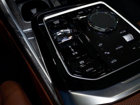 Used 2025 BMW i7 eDrive50 w/ Premium Package RWD image 25