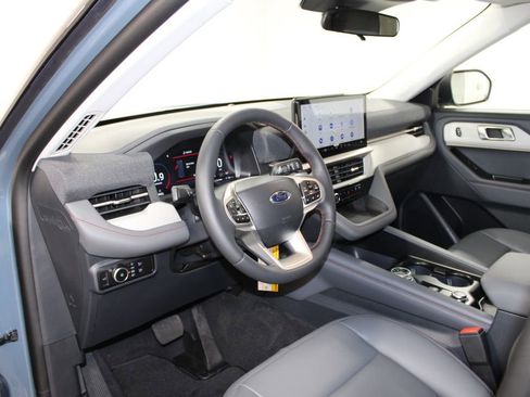 New 2026 Ford Explorer Active RWD image 22