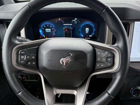 Used 2025 Ford Bronco Outer Banks AWD/4WD image 13