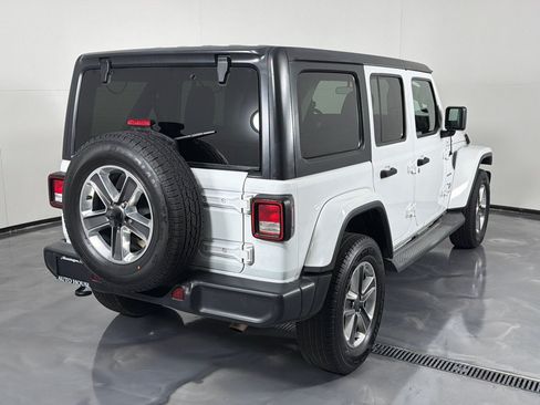 Used 2019 Jeep Wrangler Unlimited Sahara AWD/4WD image 5