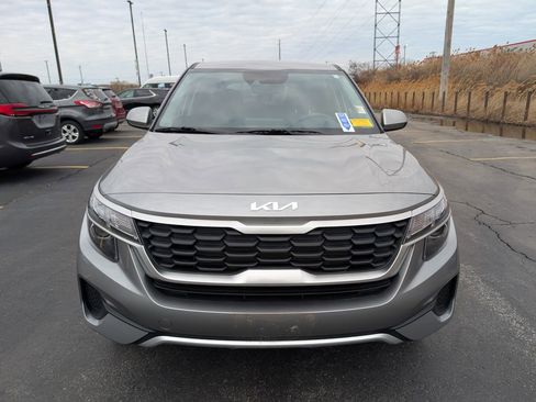 Used 2023 Kia Seltos LX image 2
