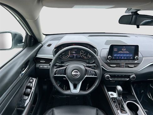 Used 2025 Nissan Altima 2.5 SR image 20