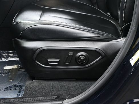 Used 2024 Jeep Grand Cherokee Limited w/ Black Appearance Package image 11