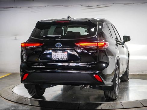 Used 2022 Toyota Highlander XLE image 11