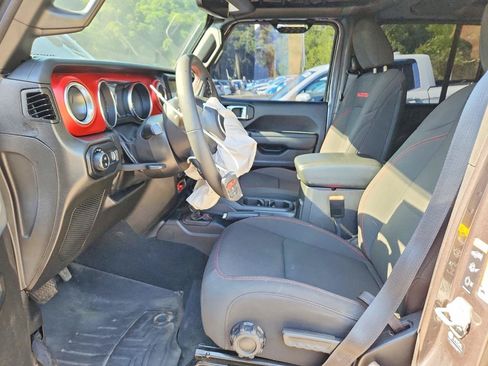 Used 2023 Jeep Gladiator Rubicon AWD/4WD image 5