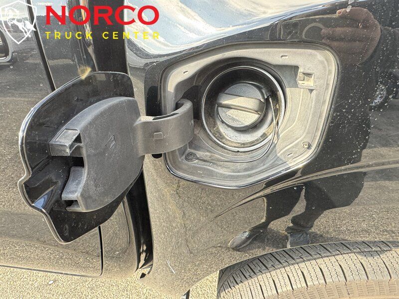 Used 2022 Nissan Frontier SV RWD image 11
