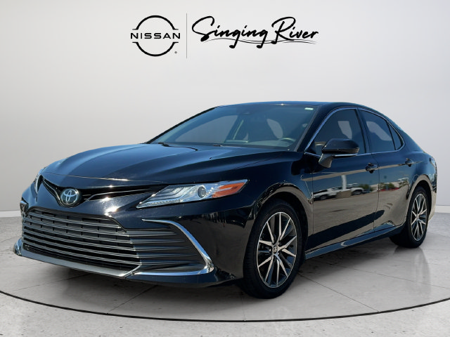 Used 2024 Toyota Camry XLE FWD image 3
