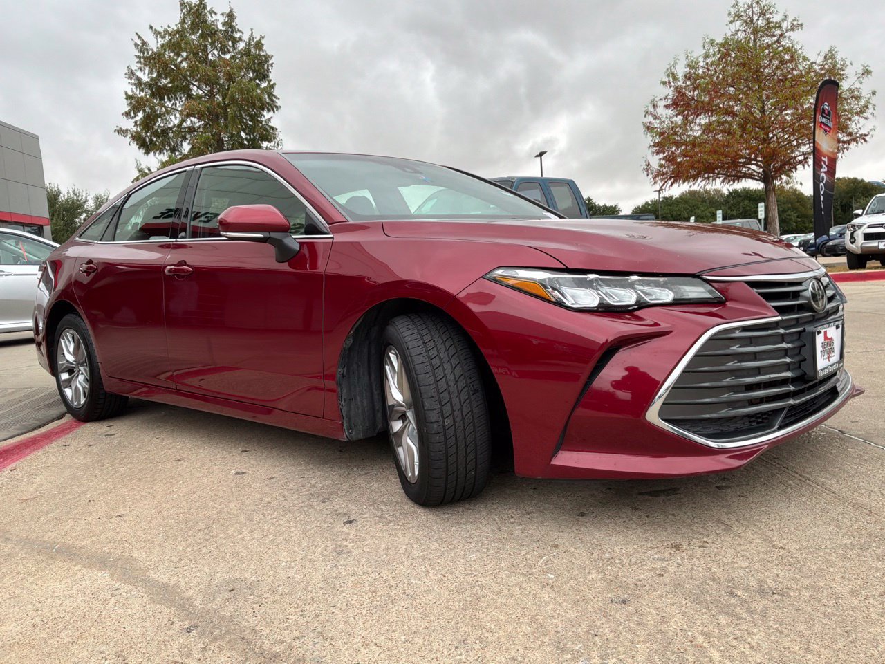 Used 2022 Toyota Avalon XLE FWD image 4