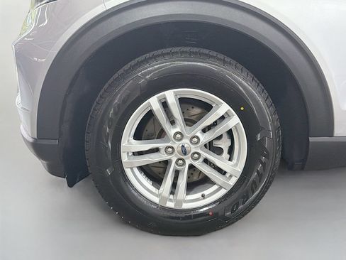 Used 2020 Ford Explorer XLT w/ Comfort Package AWD/4WD image 32