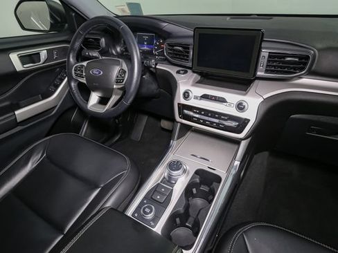 Used 2023 Ford Explorer XLT w/ Equipment Group 202A AWD/4WD image 18