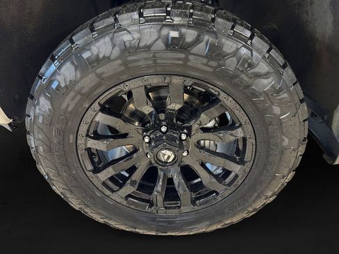 Used 2023 Chevrolet Silverado 1500 High Country w/ Technology Package image 9