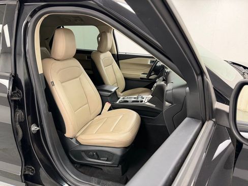 Used 2020 Ford Explorer XLT w/ Equipment Group 202A AWD/4WD image 12