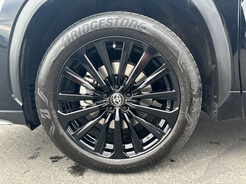 Used 2023 Toyota Highlander XSE image 12