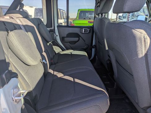 Used 2024 Jeep Wrangler Willys image 23