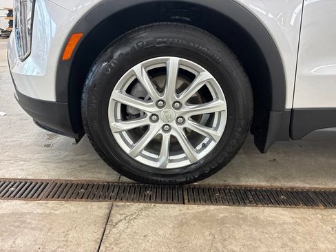 Used 2022 Cadillac XT4 Luxury w/ Cold Weather Package AWD/4WD image 11