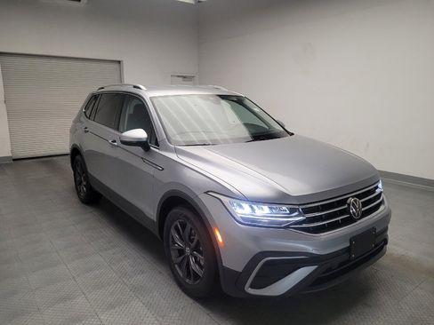 Used 2023 Volkswagen Tiguan SE FWD image 13