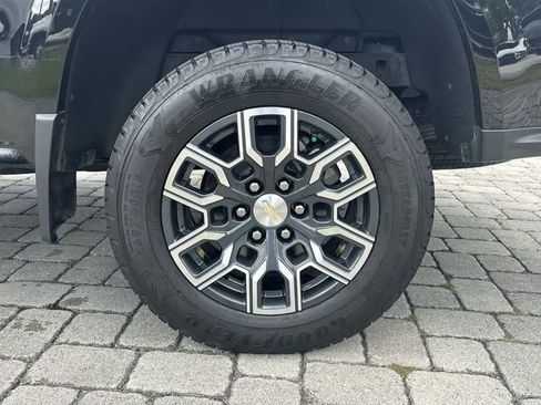 Used 2023 Chevrolet Colorado LT w/ LT Convenience Package III RWD image 11