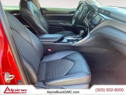 Used 2020 Toyota Camry SE FWD image 15