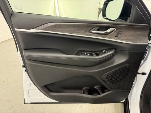 New 2025 Jeep Grand Cherokee L Limited w/ Luxury Tech Group II image 14